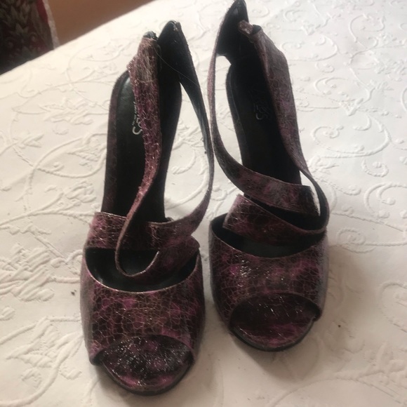 Shoes - Picture 2 of 3